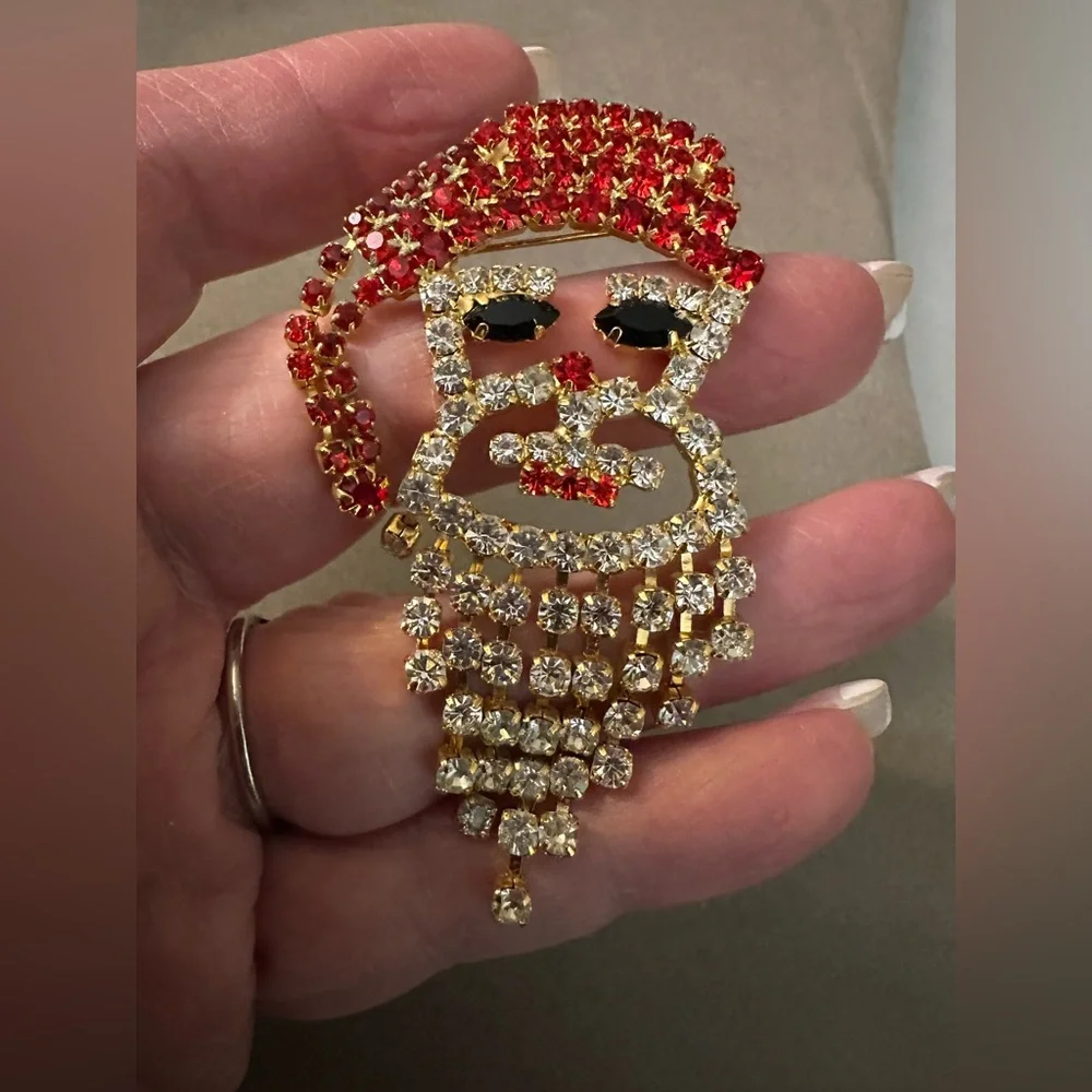 Vintage Rhinestone Santa Claus Pin Fringe Beard‎